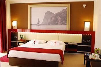 Kairos Garda Hotel 3*