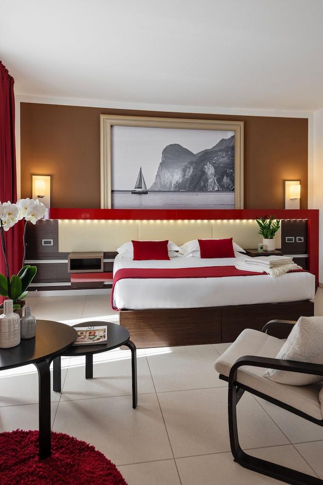 Hotel Kairos Garda 3*
