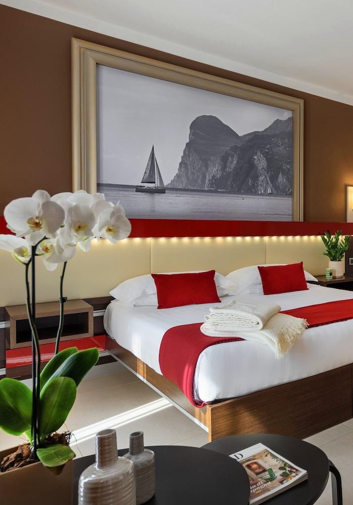 Hotel Kairos Garda Castelnuovo del Garda